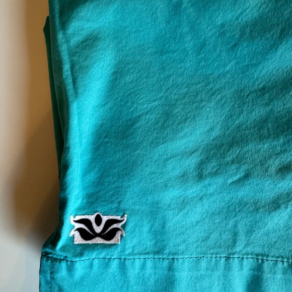 BE PRESENT Yoga inspired short Sz. Med. - Picture 2 of 8